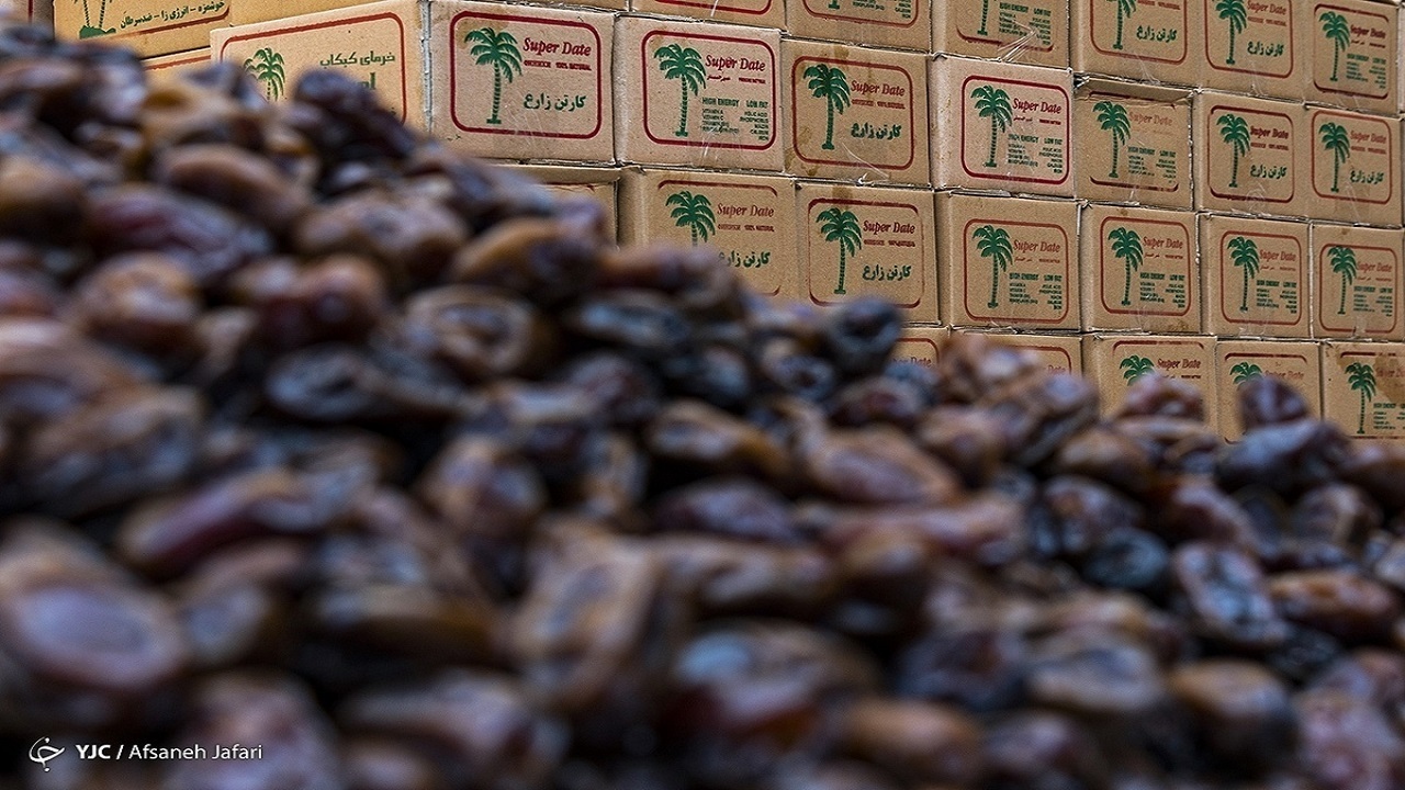 قیمت هرکیلو خرمای پیارم به ۴۰۰ هزارتومان رسید قیمت هرکیلو خرمای پیارم به ۴۰۰ هزارتومان رسید